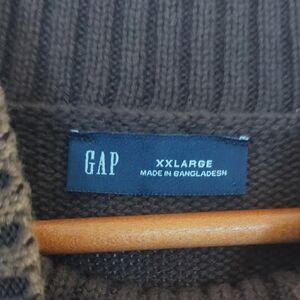 GAP Women's Brown and Cream Striped Crewneck Sweater